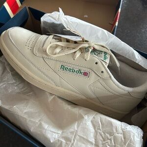 Brand new in box reebok club c 85 vintage shoe size women’s 10